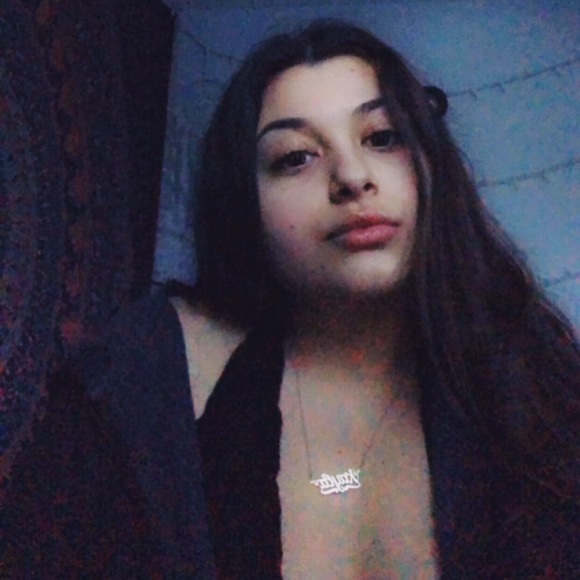 Meet your Posher, Kayla - Picture 1 of 1